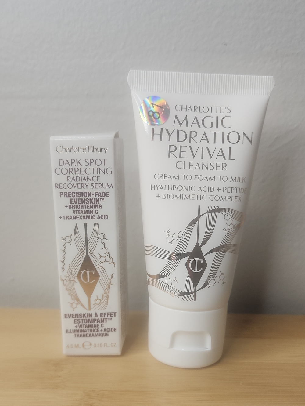 Charlotte Tilbury Magic Hydration Revival Cleanser - White